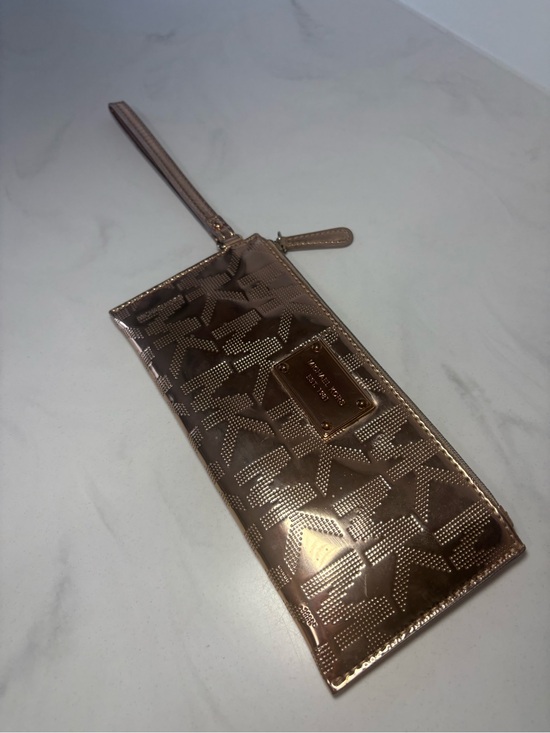 Michael Kors Handbags - MICHAEL KORS Jet Set Travel Wallet